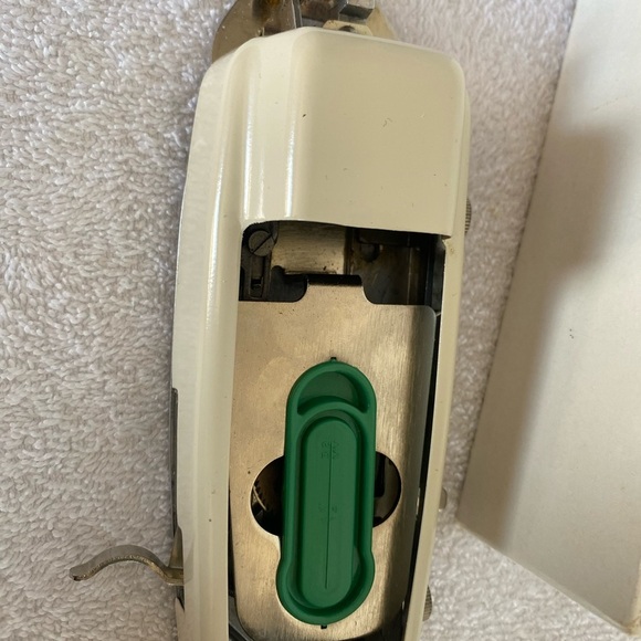 Singer Professional Buttonholer for Slant Needle Zig-Zag Sewing Machines - Picture 9 of 10